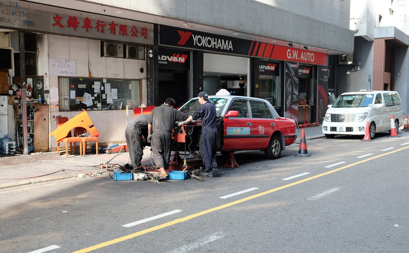 Mechanics wrenching on a Taxi (Photo: Michael Tracy)